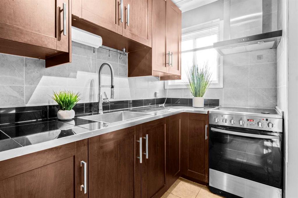 Picture for 8, 3726 Centre Street NE