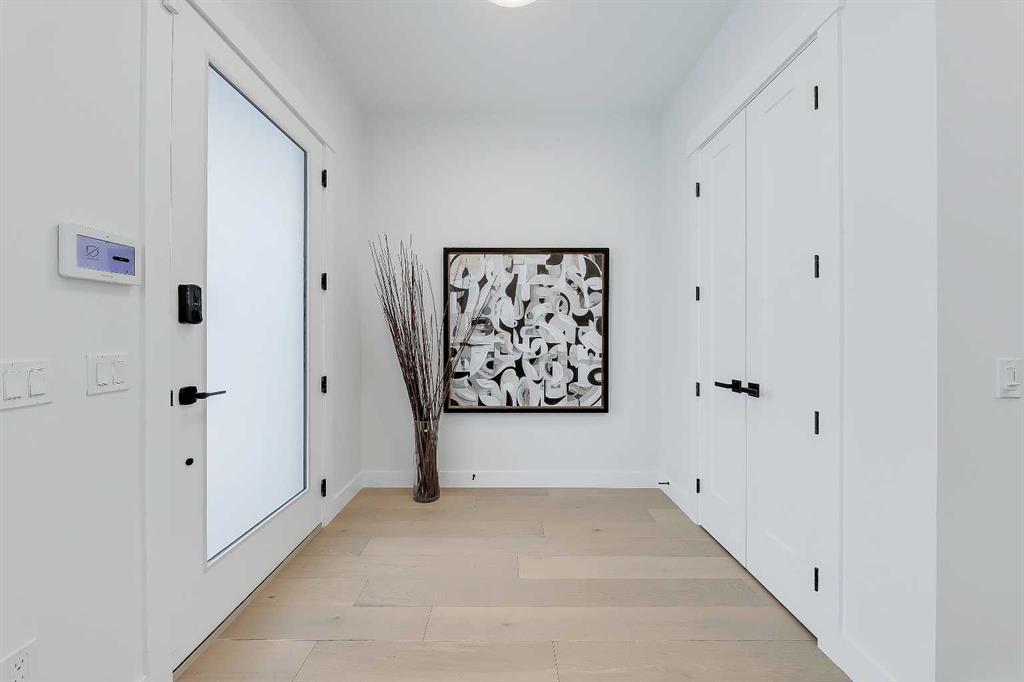 Picture for 422 14 Avenue NE