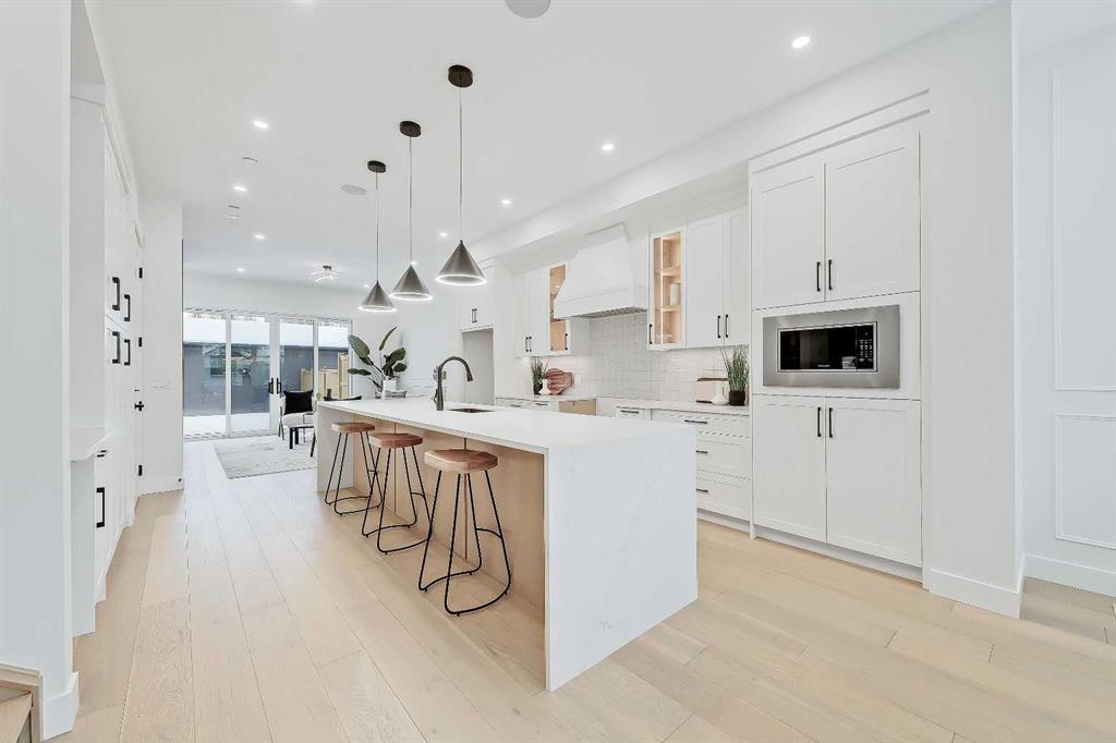 Picture for 422 14 Avenue NE