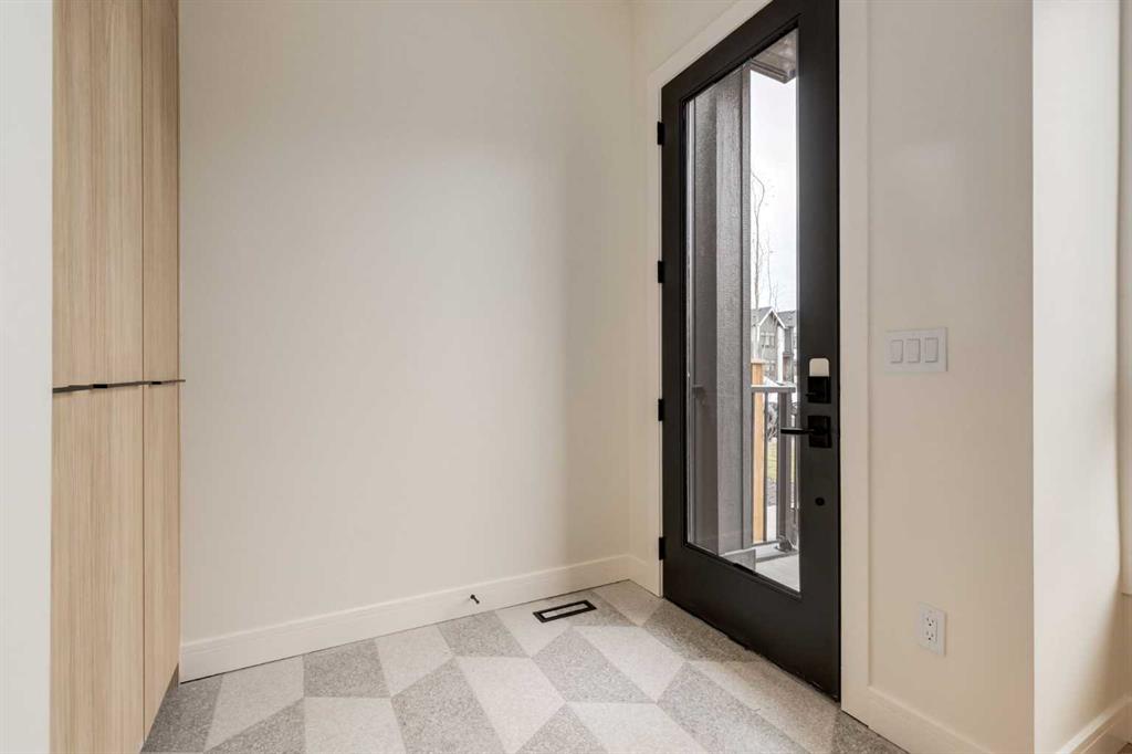 Picture for 637 51 Avenue SW