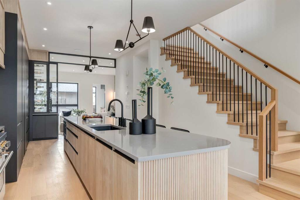 Picture for 637 51 Avenue SW