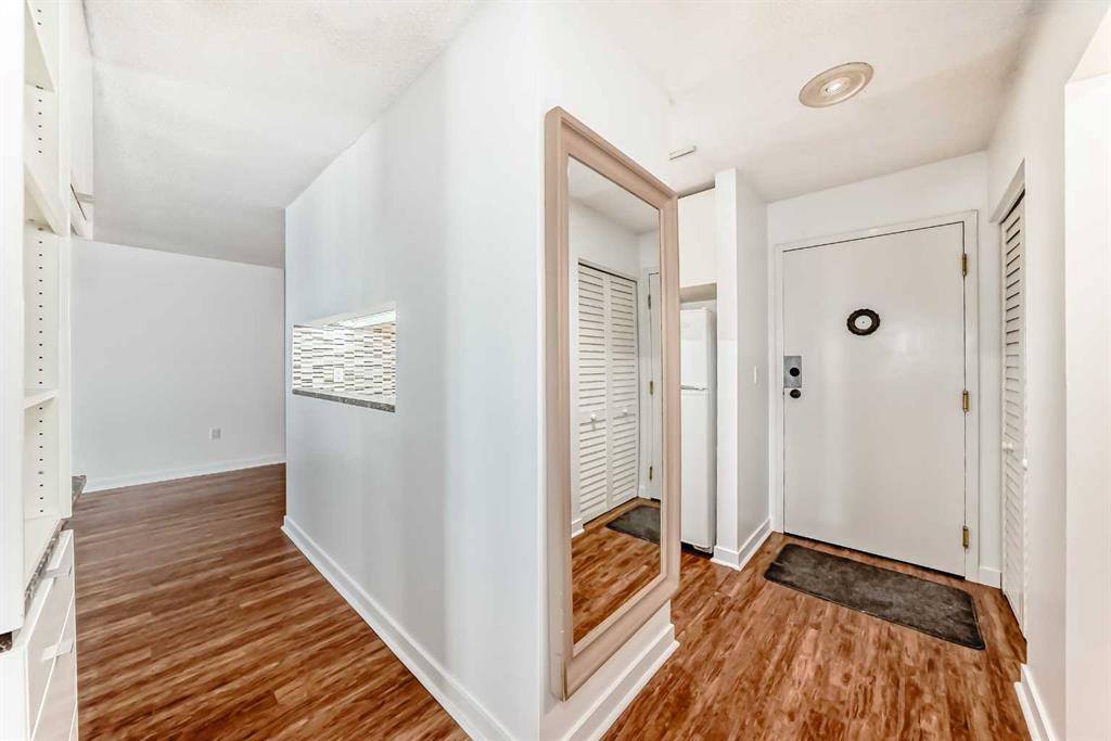 Picture for 208, 20 Dover Point SE