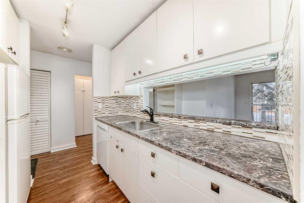 Picture for 208, 20 Dover Point SE