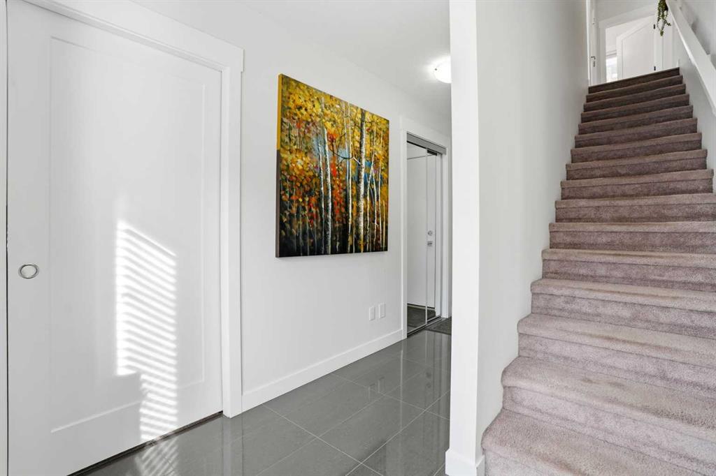 Picture for 70, 111 Rainbow Falls Gate 