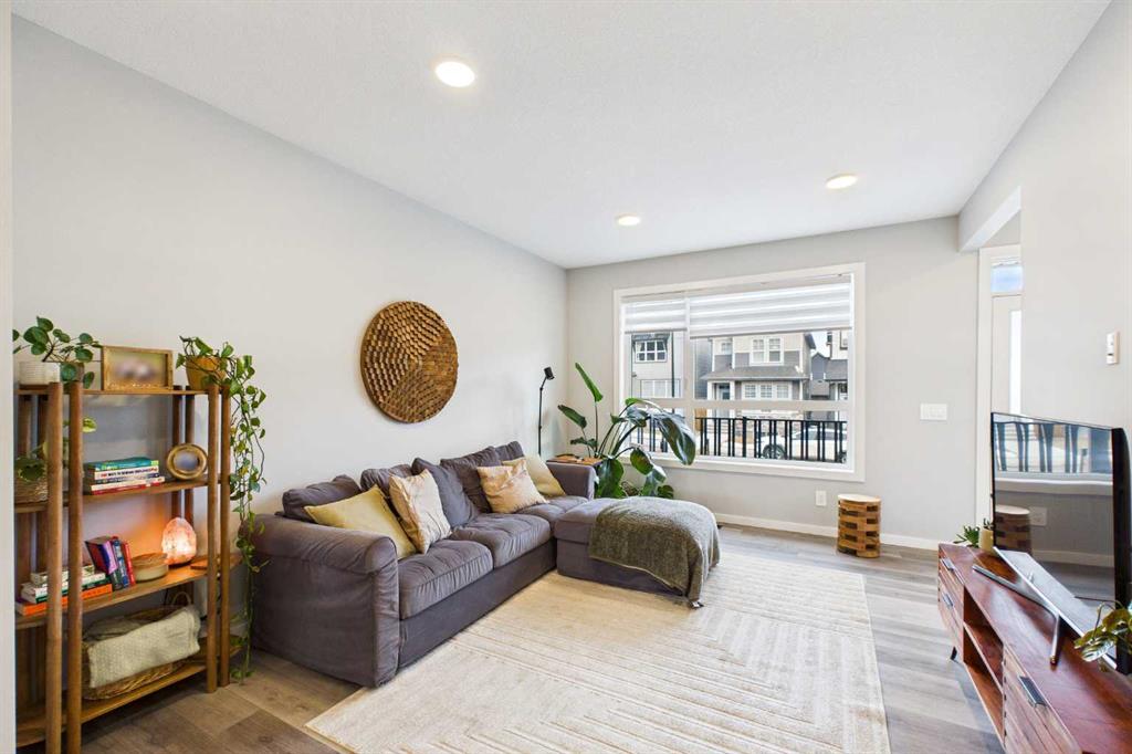 Picture for 41 Heirloom Crescent SE