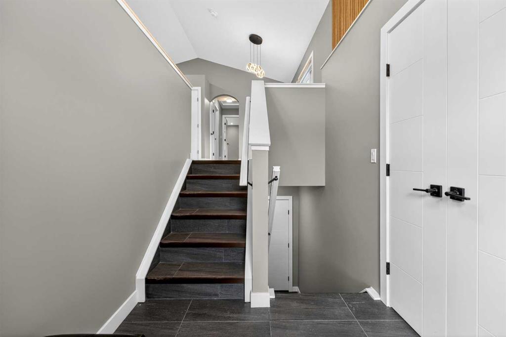 Picture for 125 Saddlefield Crescent NE