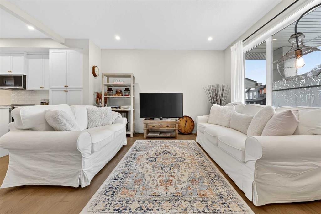 Picture for 921 Cobblemore Common SW