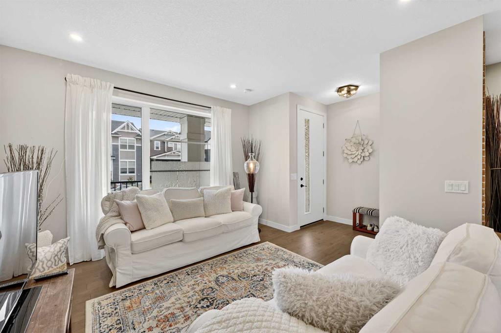 Picture for 921 Cobblemore Common SW