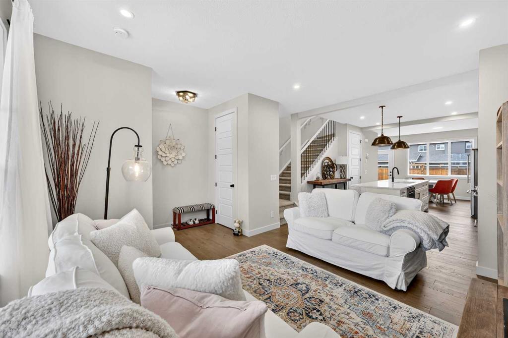 Picture for 921 Cobblemore Common SW