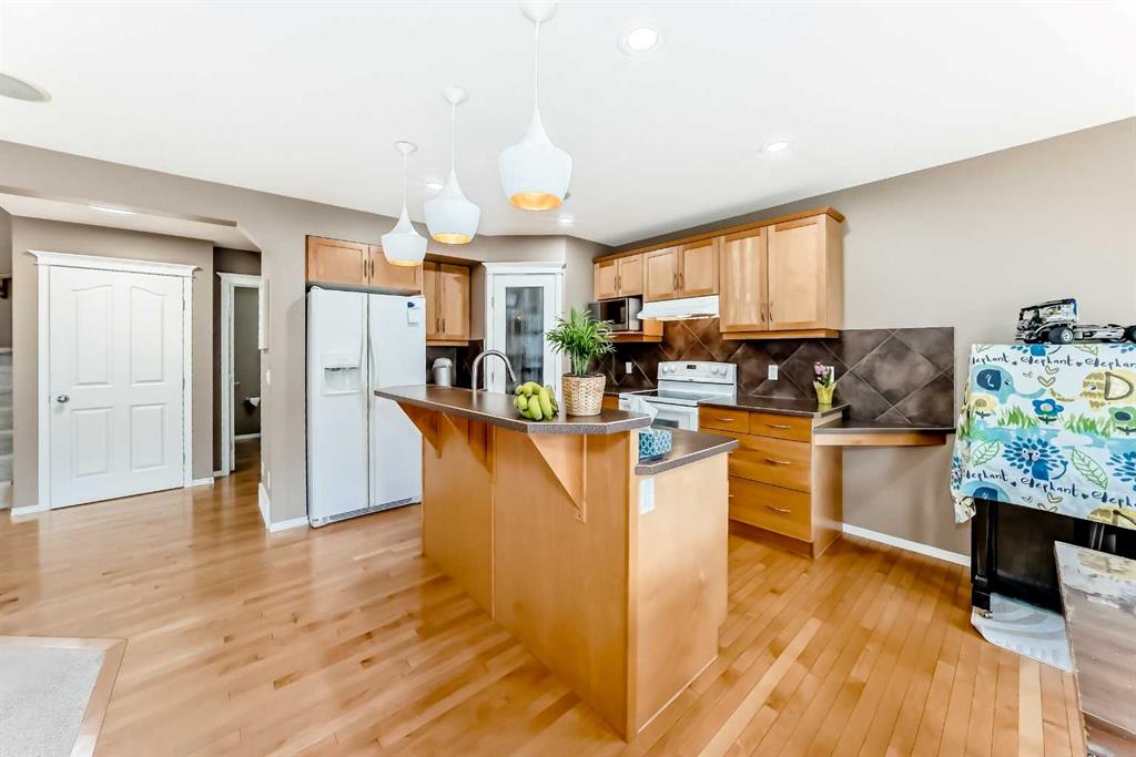 Picture for 250 Royal Birch Way NW