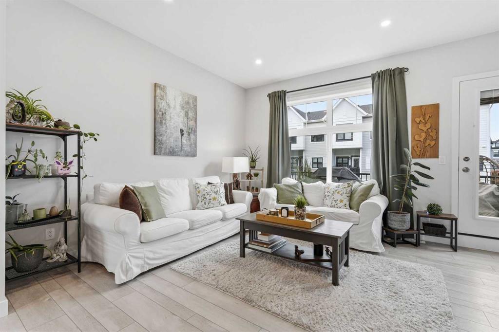 Picture for 207 Les Jardins Park SE