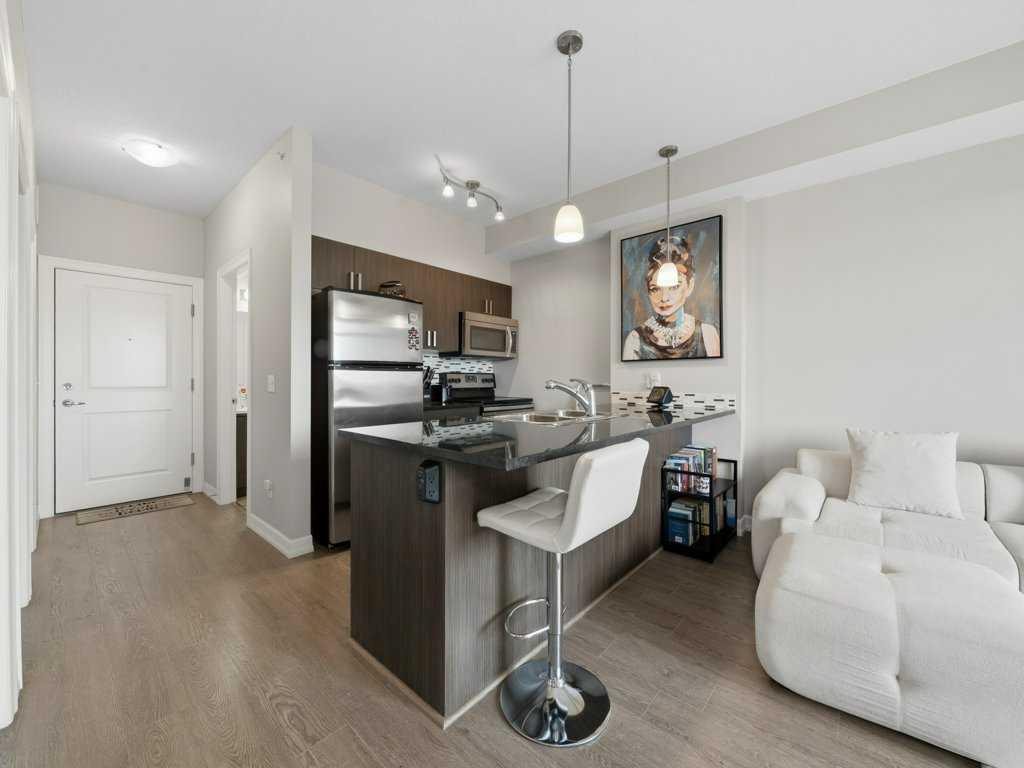Picture for 401, 117 Copperpond Common SE