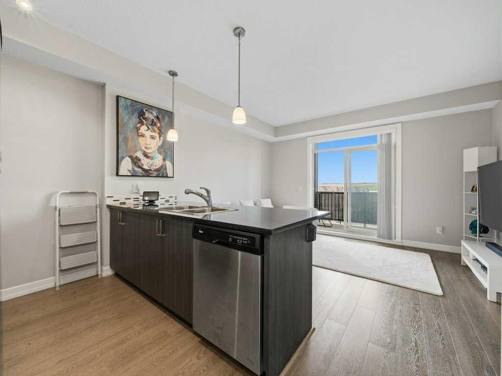 Picture for 401, 117 Copperpond Common SE