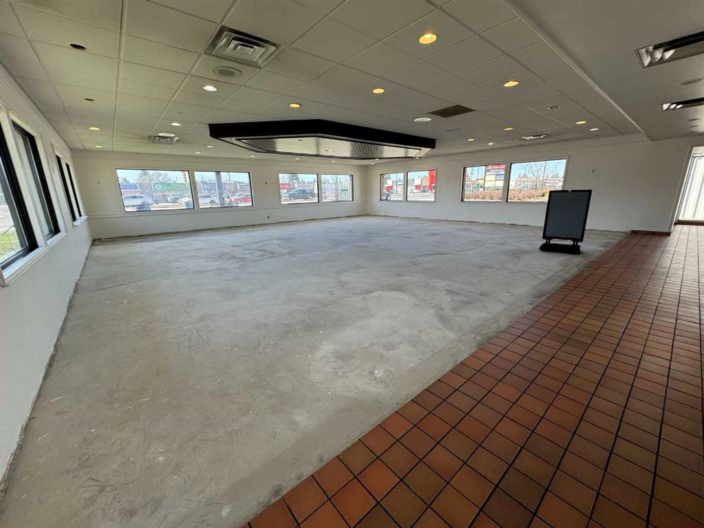 Picture for Q, 4710 17 Avenue SE