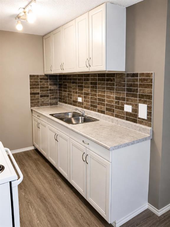 Picture for 211 6 Street NE