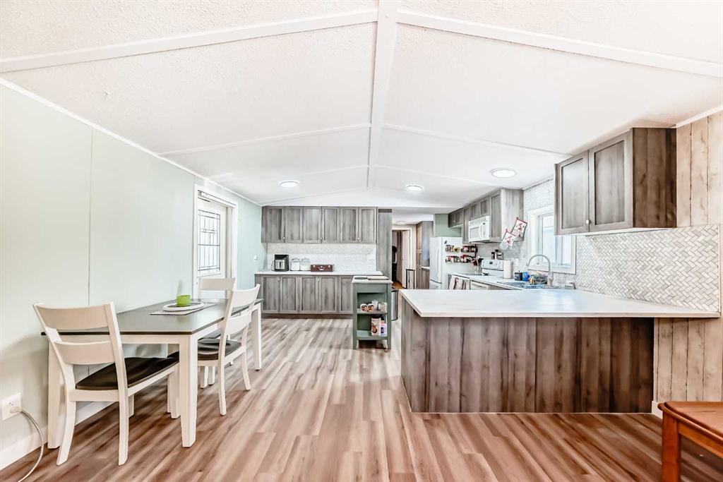 Picture for 17 Burroughs Place NE