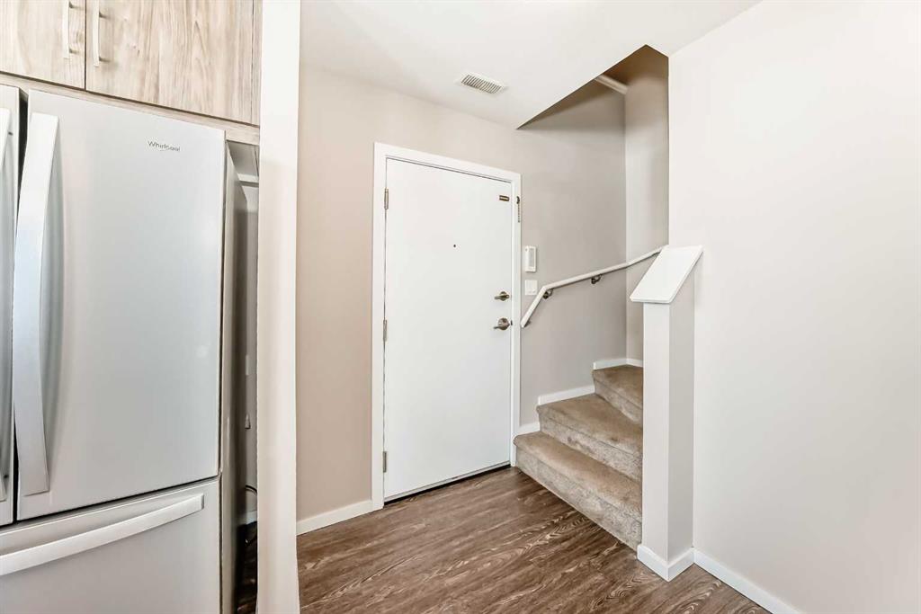 Picture for 204, 135 Redstone Walk NE