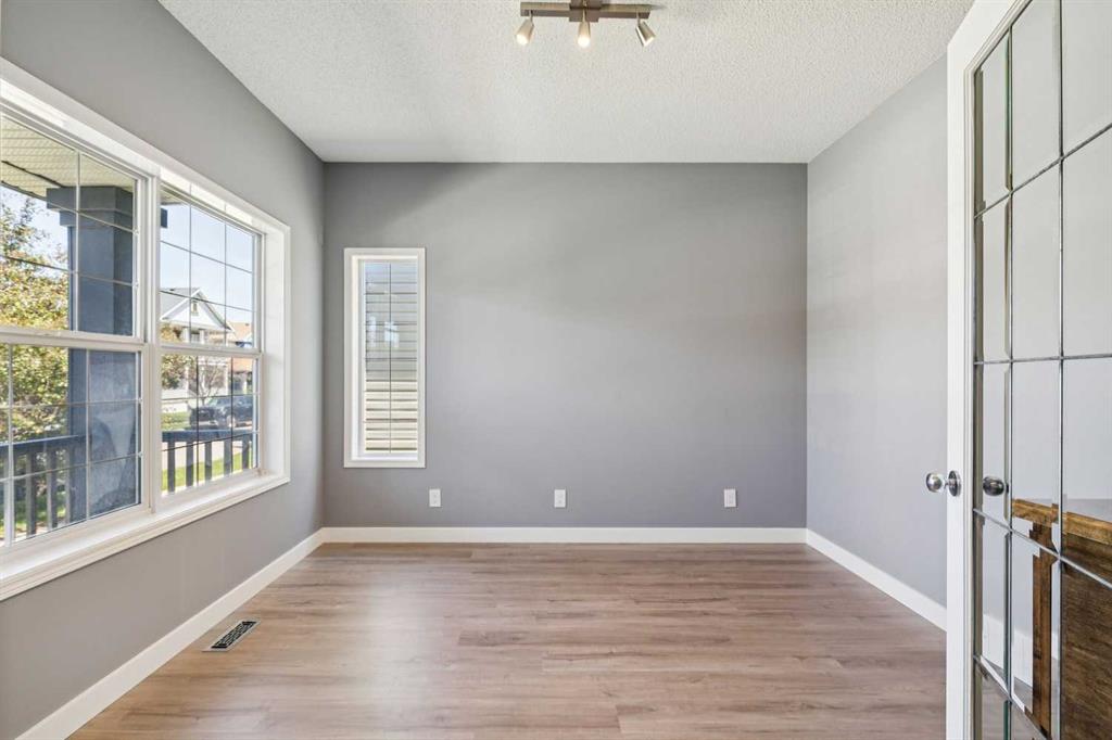 Picture for 137 Prestwick Mews SE