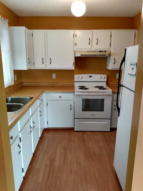 Picture for 100 Doverglen Crescent SE