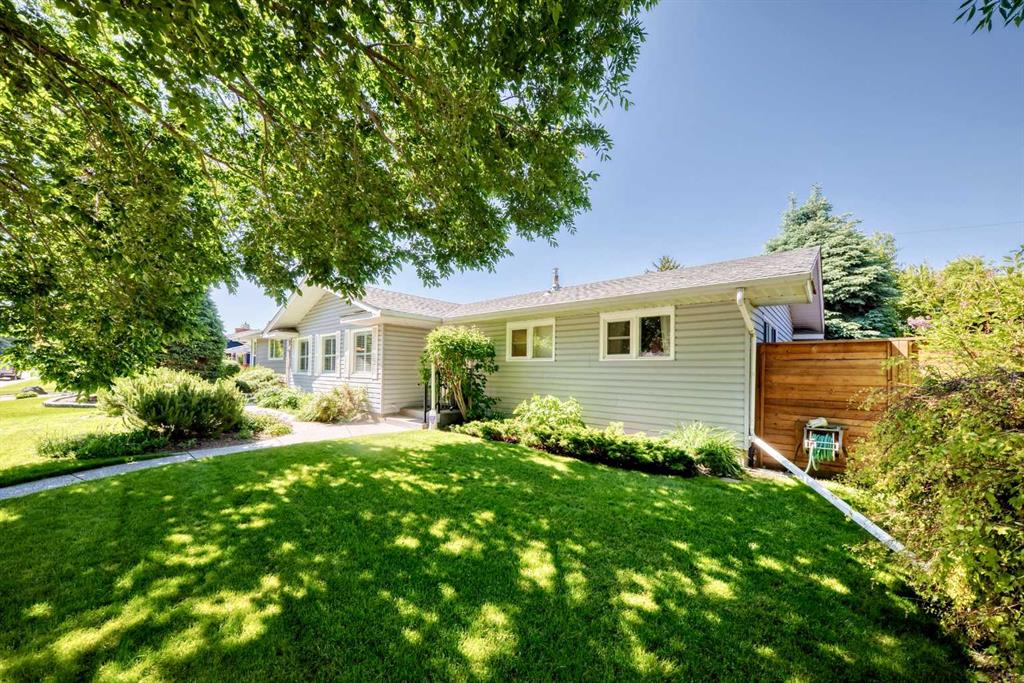 Picture for 10435 Mapleridge Crescent SE