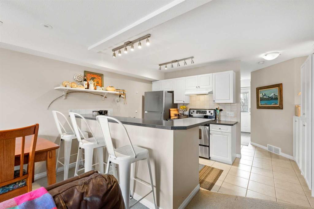 Picture for 207, 45 N Railway Street 