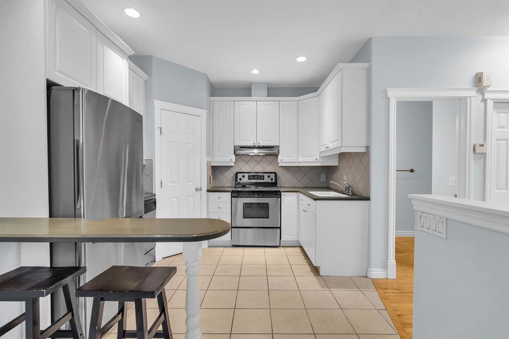 Picture for 2, 534 56 Avenue SW