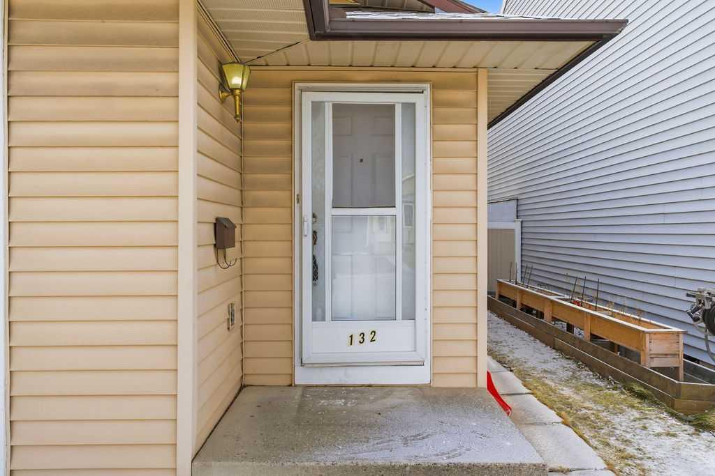 Picture for 132 Riverglen Crescent SE