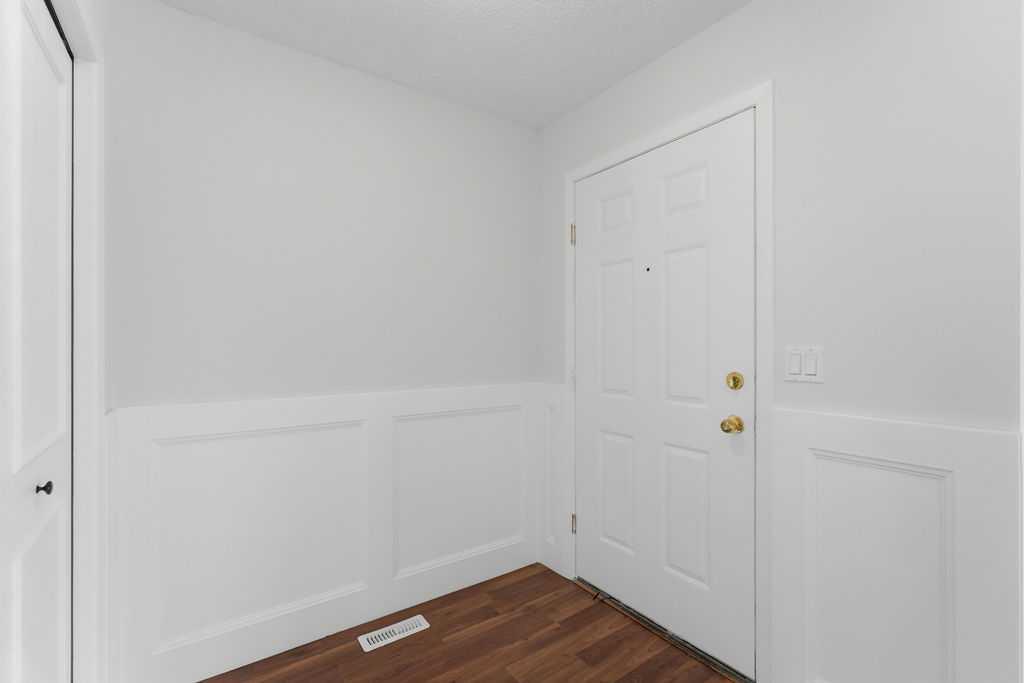 Picture for 132 Riverglen Crescent SE