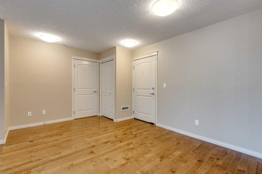 Picture for 106, 304 Cranberry Park SE