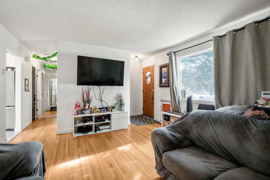 Picture for 1986 Cottonwood Crescent SE