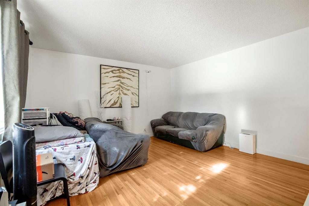 Picture for 1986 Cottonwood Crescent SE