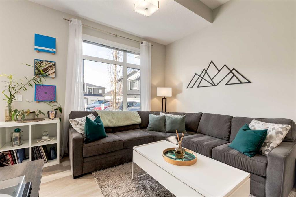 Picture for 212 Crestbrook Common SW