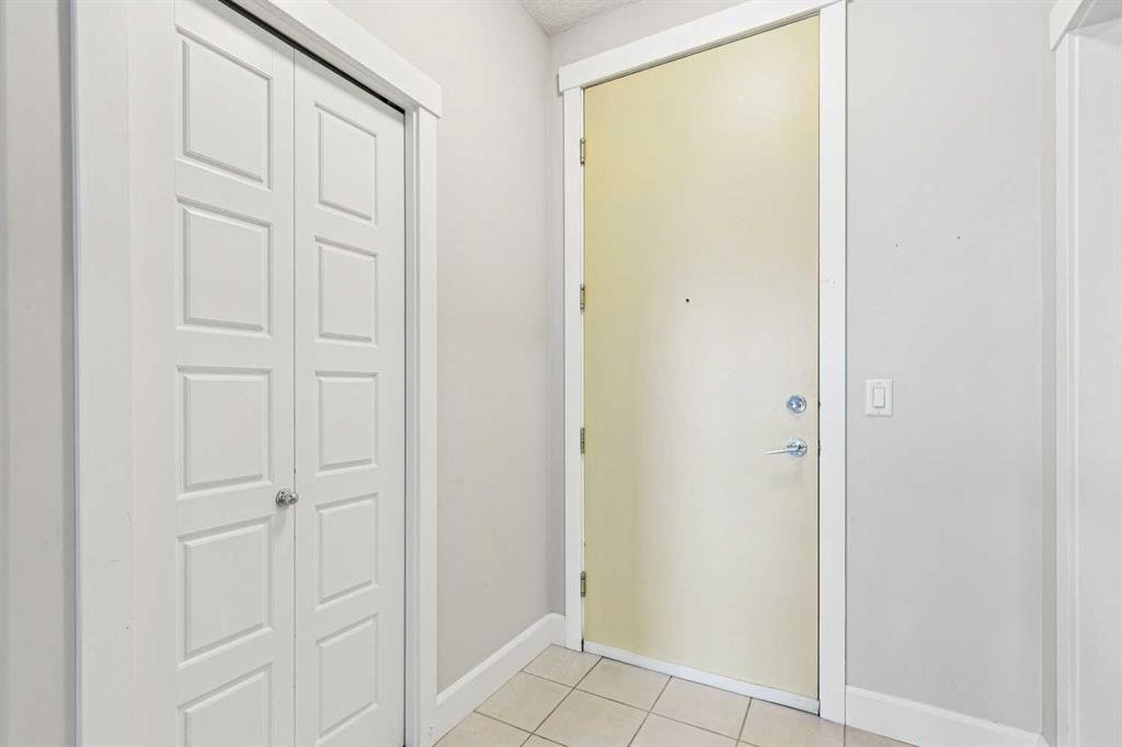 Picture for 403, 830 Centre Avenue NE