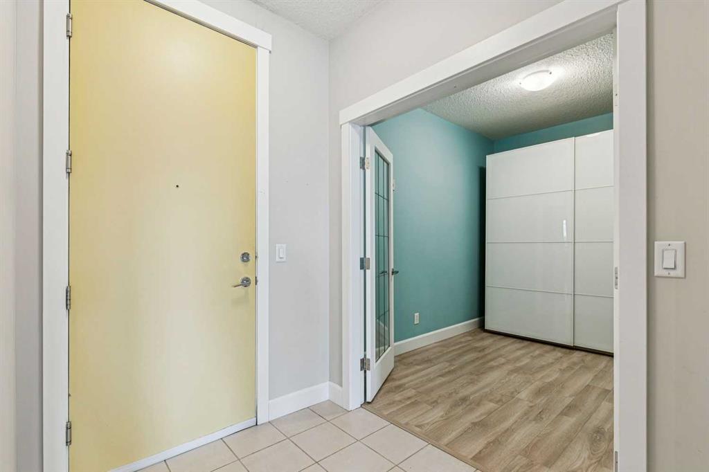 Picture for 403, 830 Centre Avenue NE