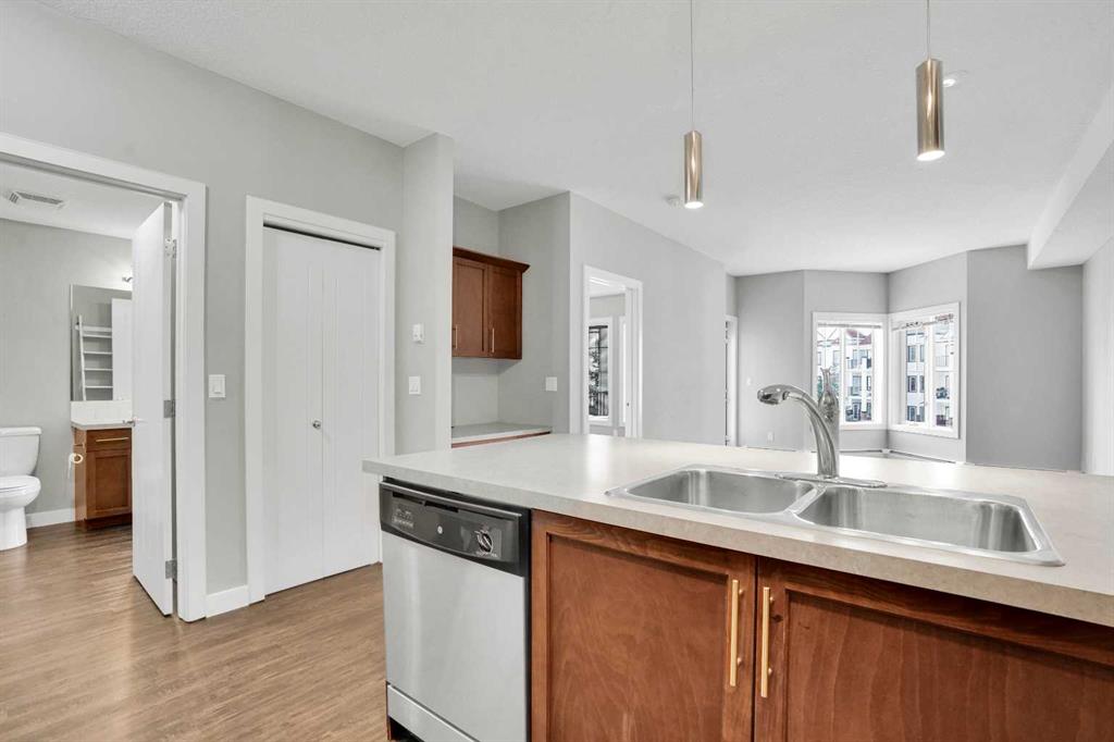 Picture for 319, 20 Royal Oak Plaza NW