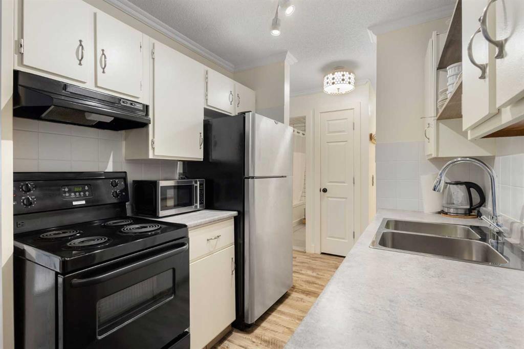 Picture for 305, 2611 15A Street SW