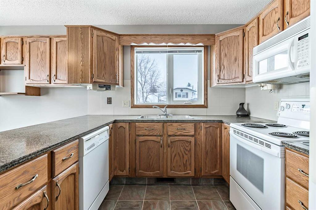 Picture for 104 Macewan Meadow Way NW