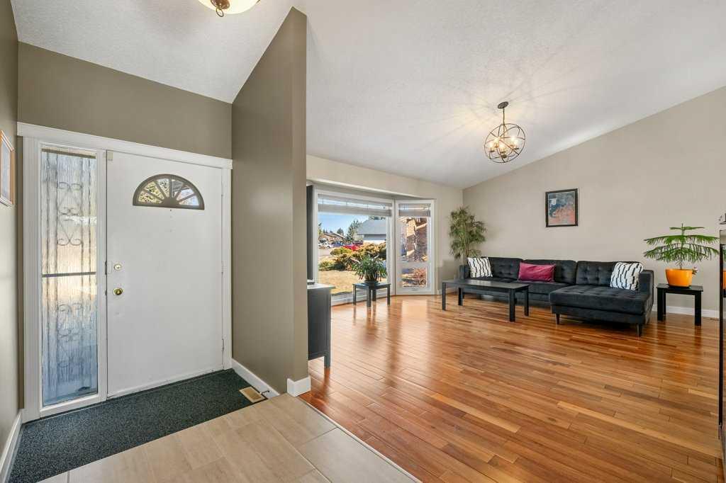 Picture for 44 Deerbrook Crescent SE