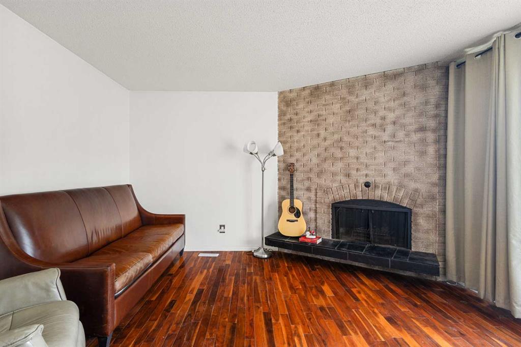 Picture for 214 Huntington Close NE