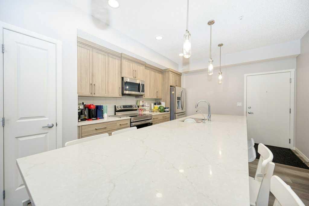 Picture for 406, 80 Carrington Plaza NW