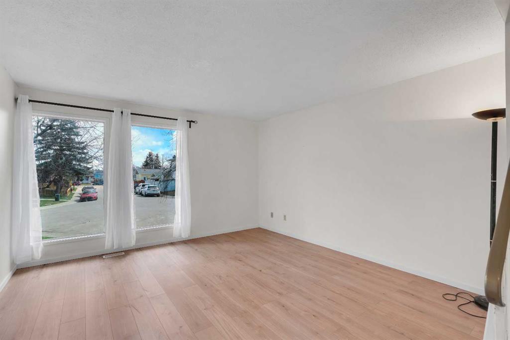 Picture for 68 Templeson Crescent NE