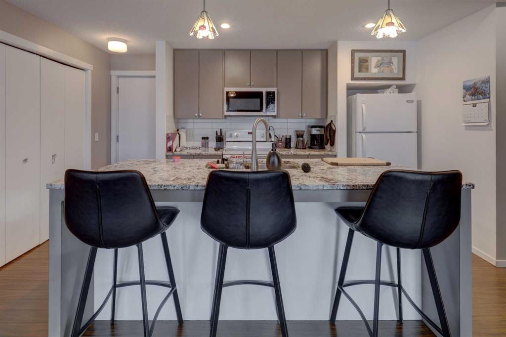 Picture for 81, 300 Evanscreek Court NW