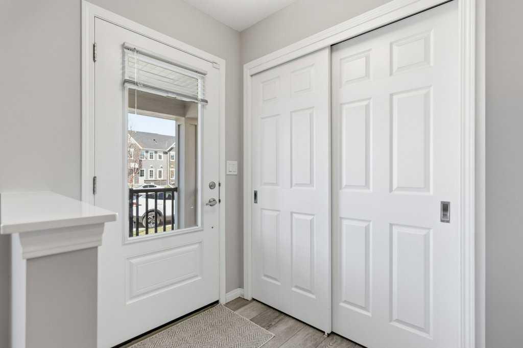 Picture for 47 Yorkville Boulevard SW