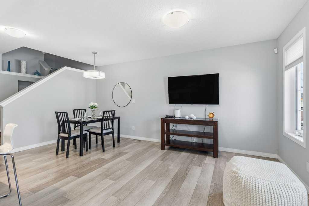 Picture for 47 Yorkville Boulevard SW