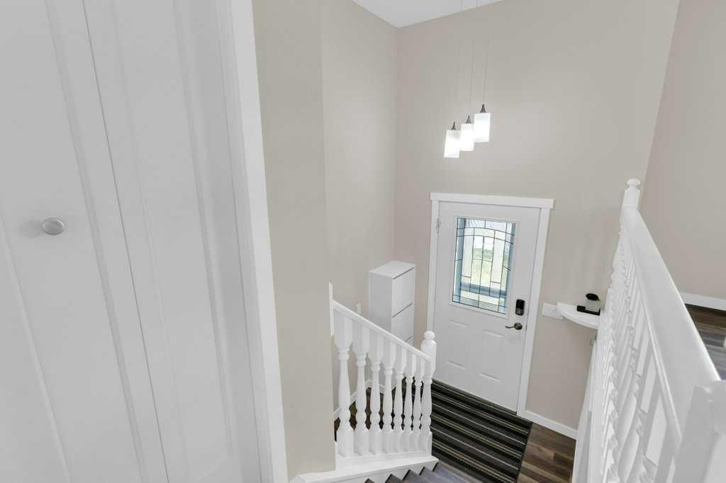 Picture for 120 Alpine Crescent SE