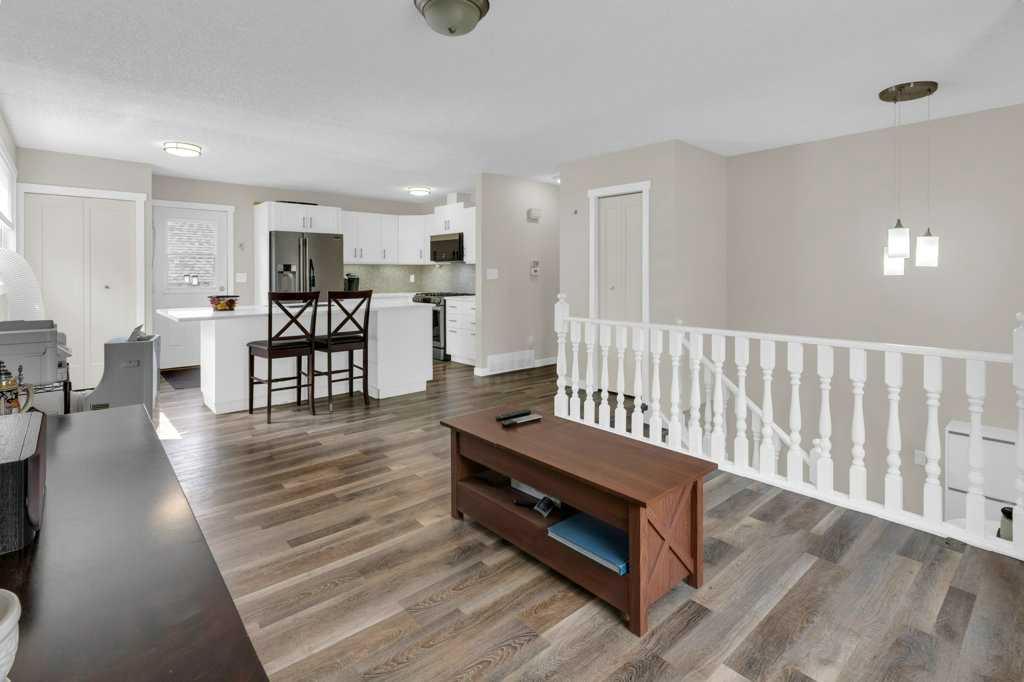 Picture for 120 Alpine Crescent SE