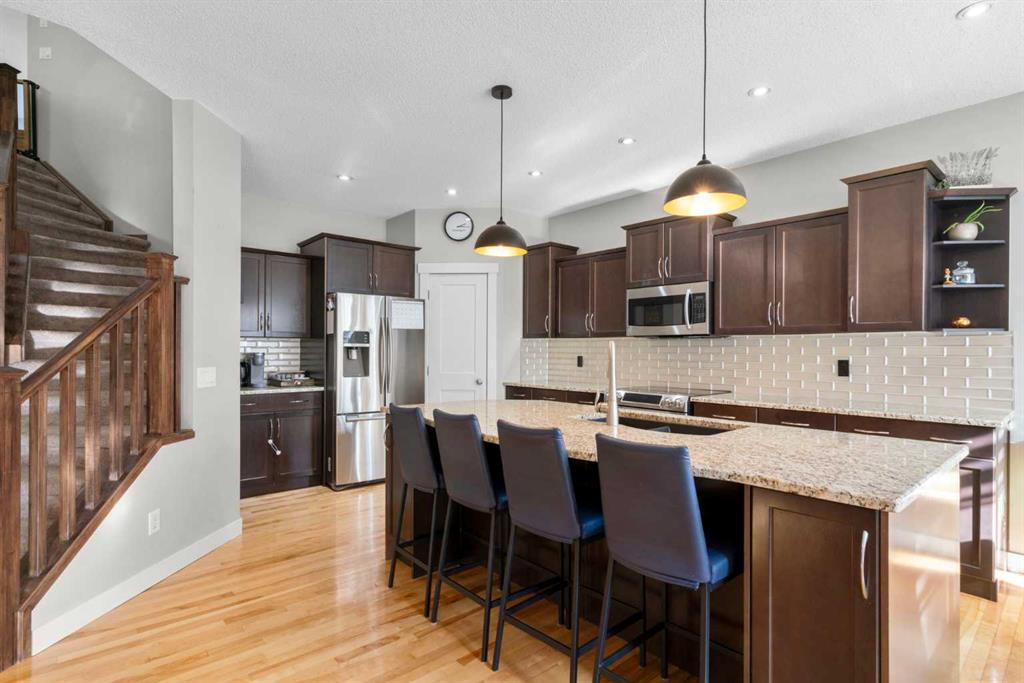 Picture for 2581 Coopers Circle SW https://www.cirrealty.ca/reb/creb/36/A2266136_12.jpg