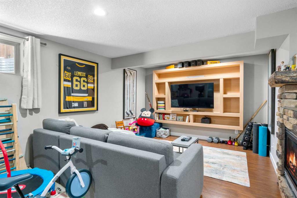 Picture for 2581 Coopers Circle SW https://www.cirrealty.ca/reb/creb/36/A2266136_38.jpg