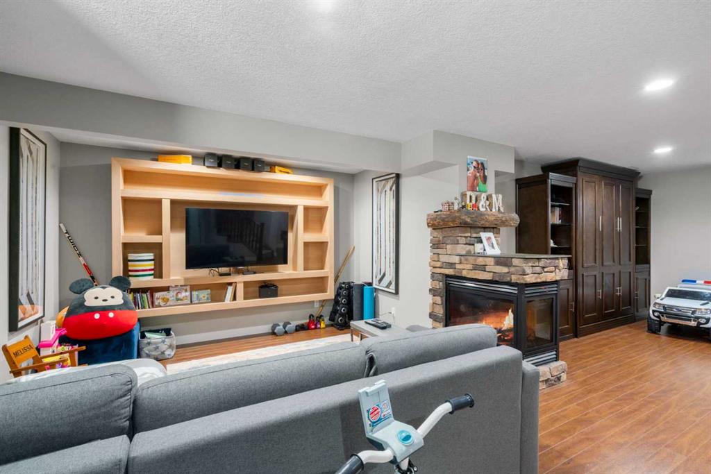 Picture for 2581 Coopers Circle SW https://www.cirrealty.ca/reb/creb/36/A2266136_39.jpg