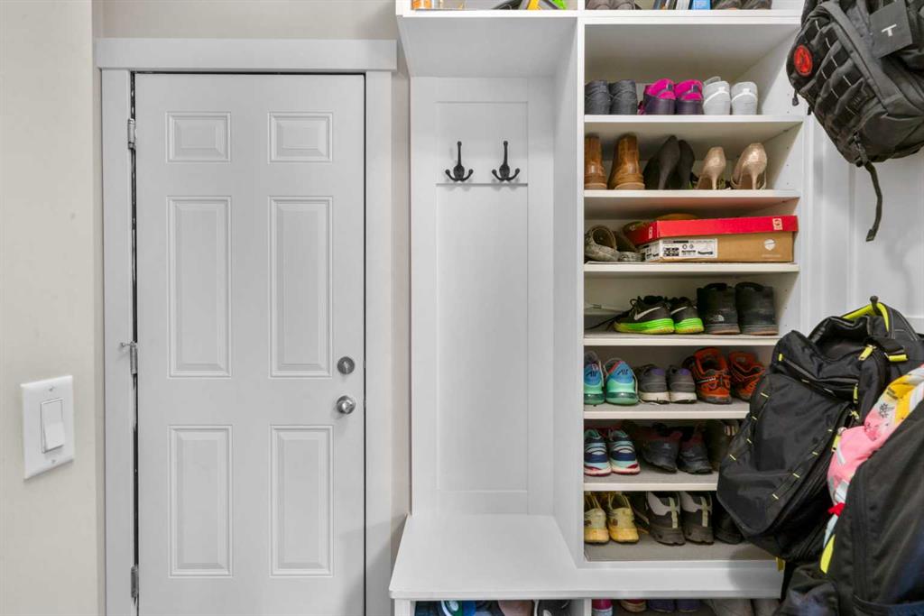 Picture for 2581 Coopers Circle SW https://www.cirrealty.ca/reb/creb/36/A2266136_7.jpg